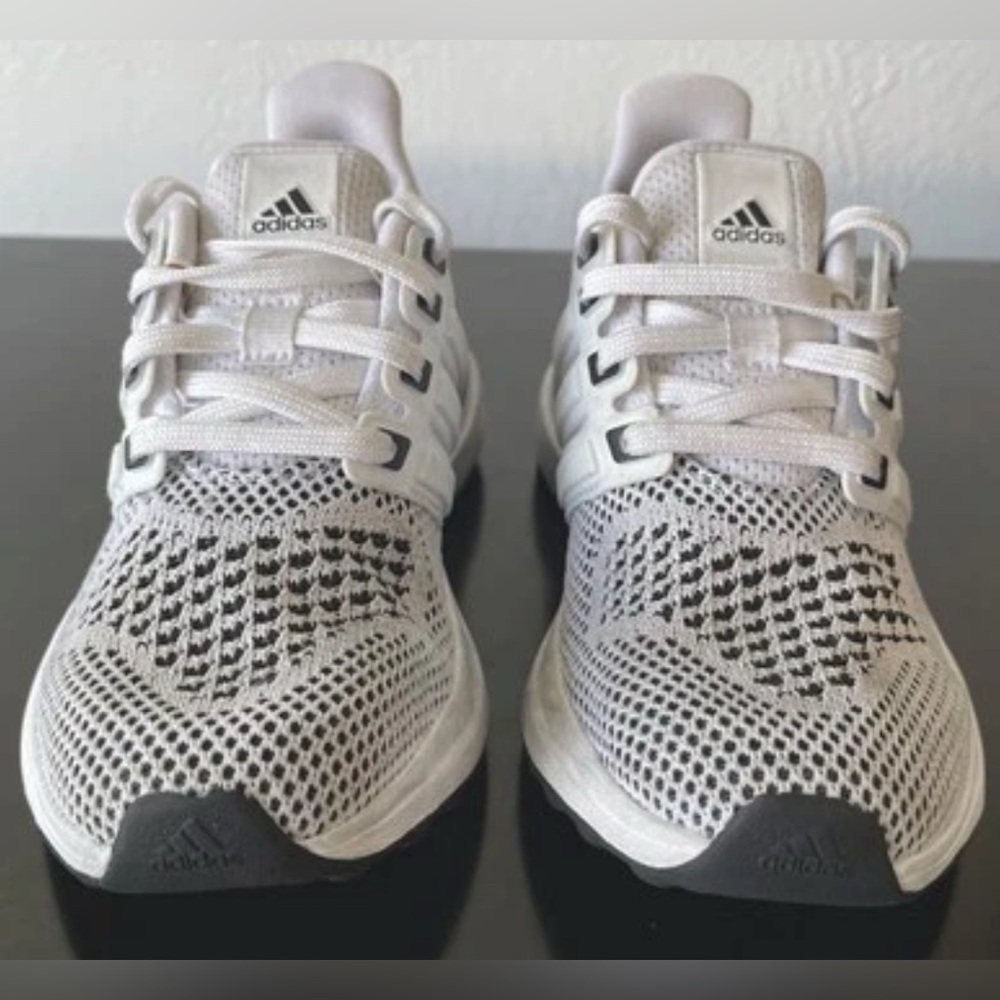 OFFERS WELCOMED Kids Adidas Ubounce DNA Running Shoe unisex size 12k GUC